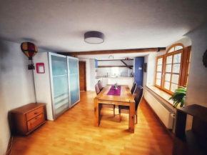 stilvolle Dachgeschoss-Wohnung in Top-Lage